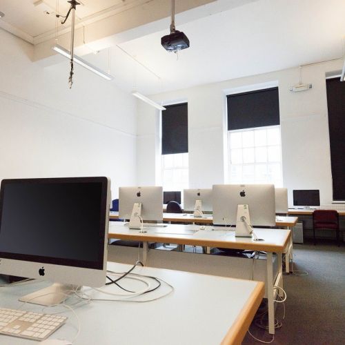 Salle informatique d'une université