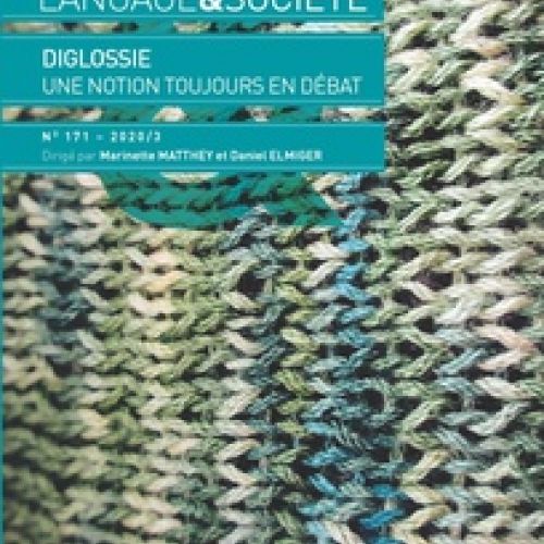 Couverture avec photographie de mails de pull en zoom. Les tons sont verts (kaki, sapin, turquoise)