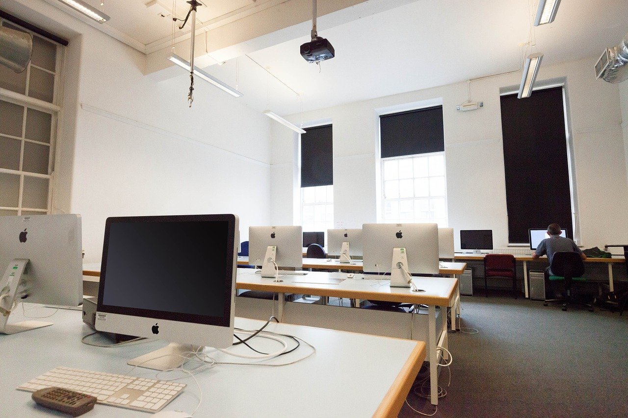 Salle informatique d'une université